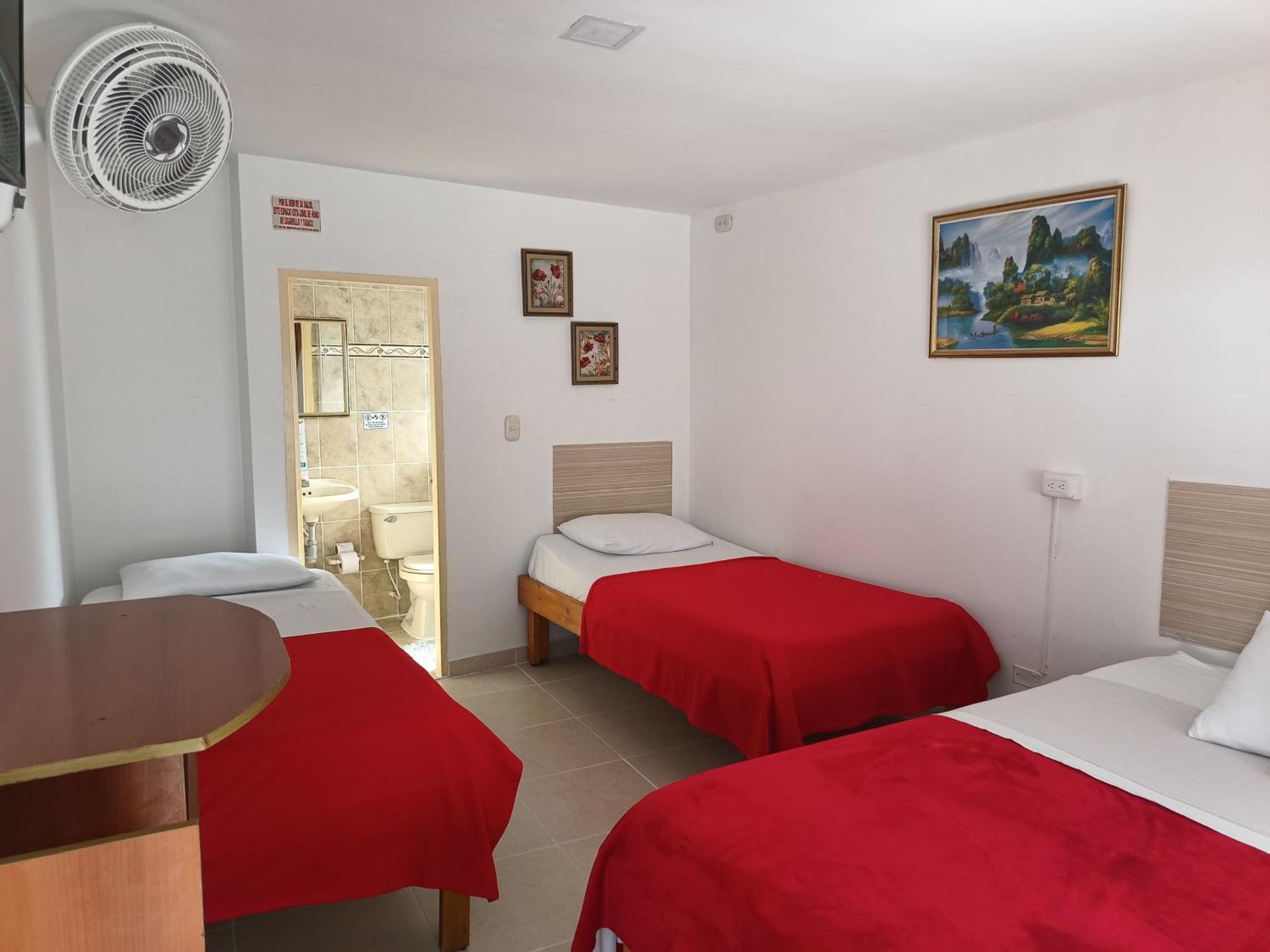 Hotel Mirador Plaza Pereira Esterno foto